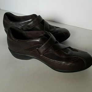 Clark's size 9.5 leather shoes.